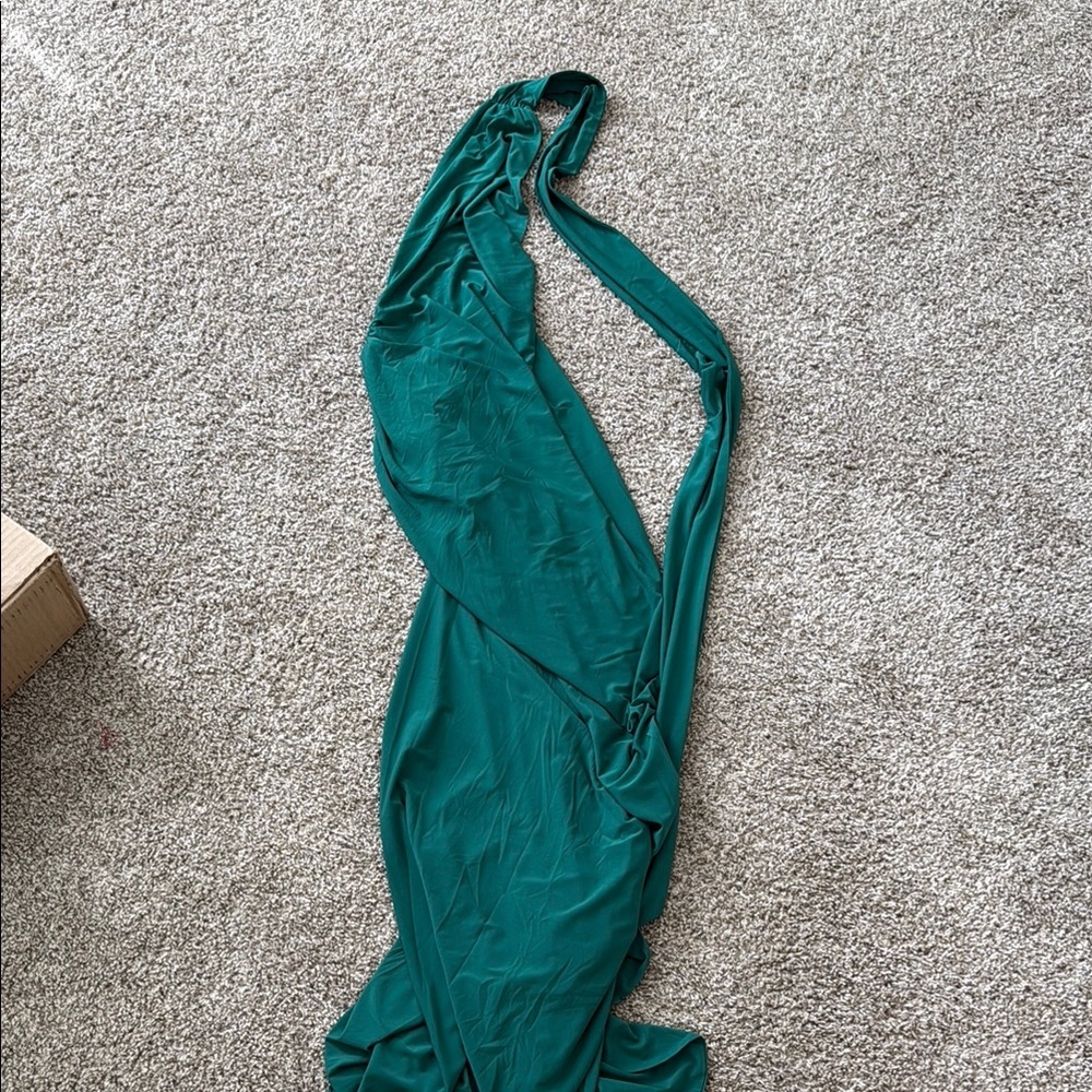 Melani CONSTANTINA emerald green elegant formal dress​ - Picture 4 of 7